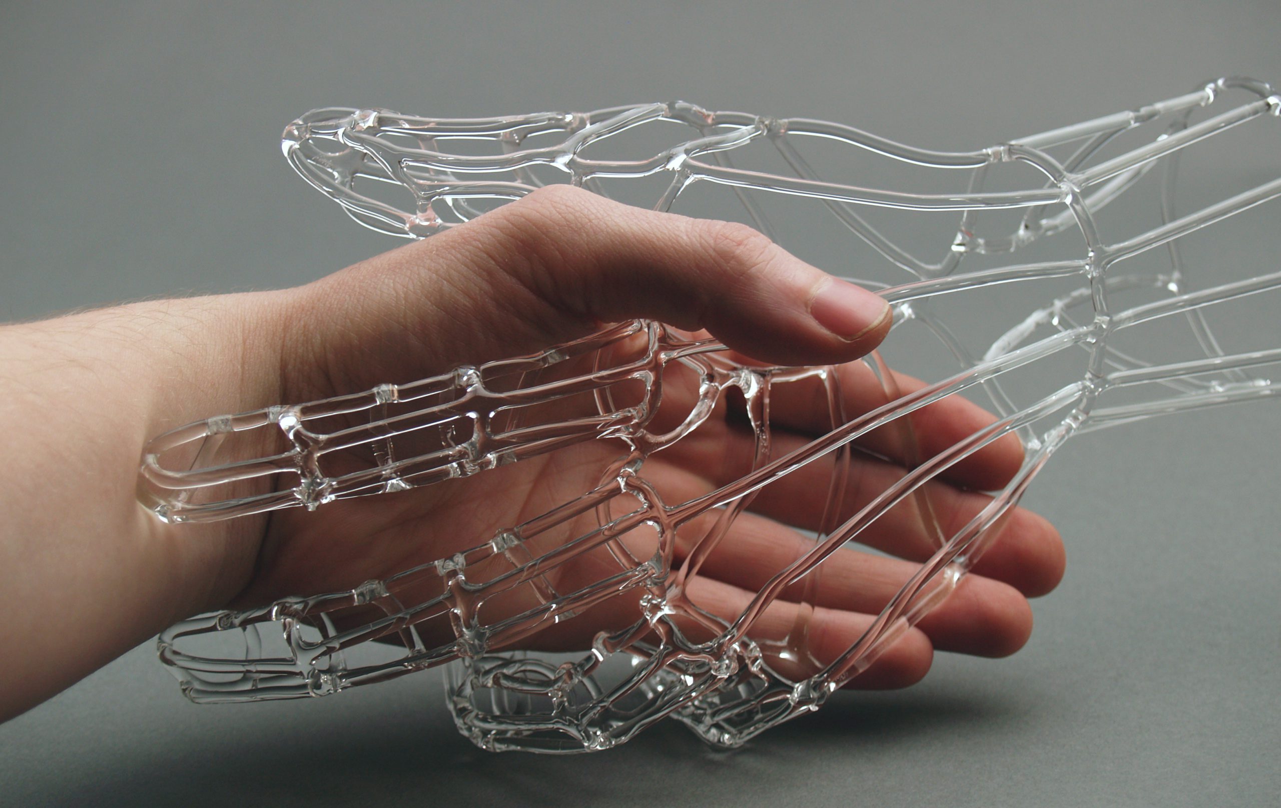 Adrian colin poignee de main