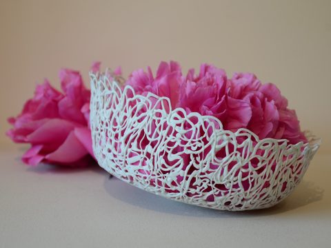 diane Tenret céramique Piece of ceramic with flowers inside